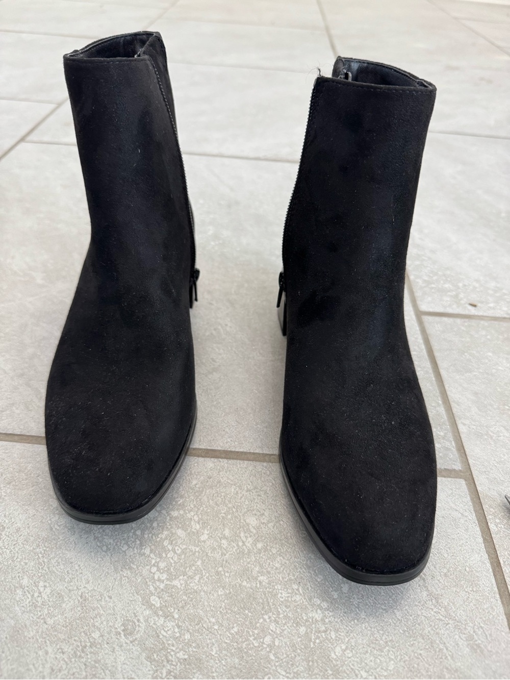 White Mountain Women's Black Suede Ankle Boots